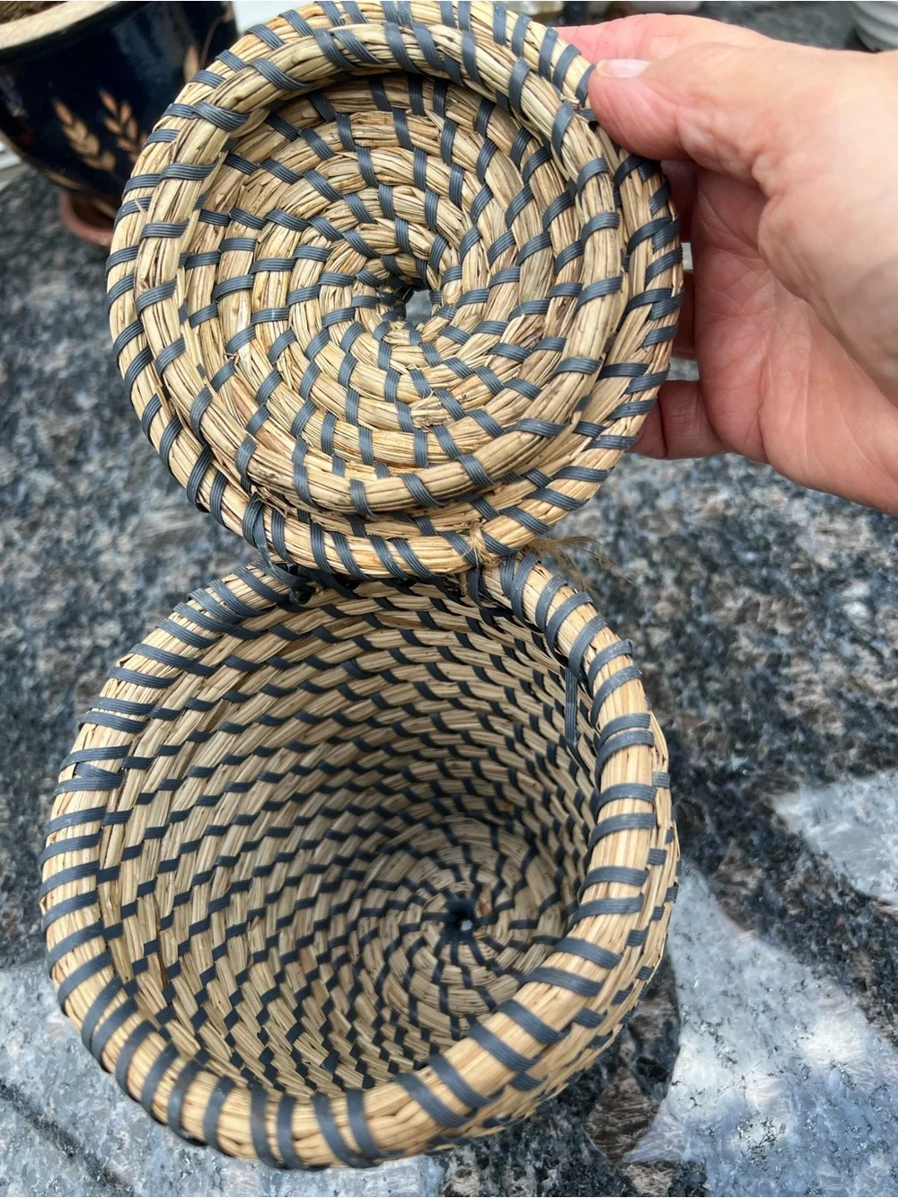 Sweet Grass Woven Basket w/ Lid cylinder shape 8”x5.5”